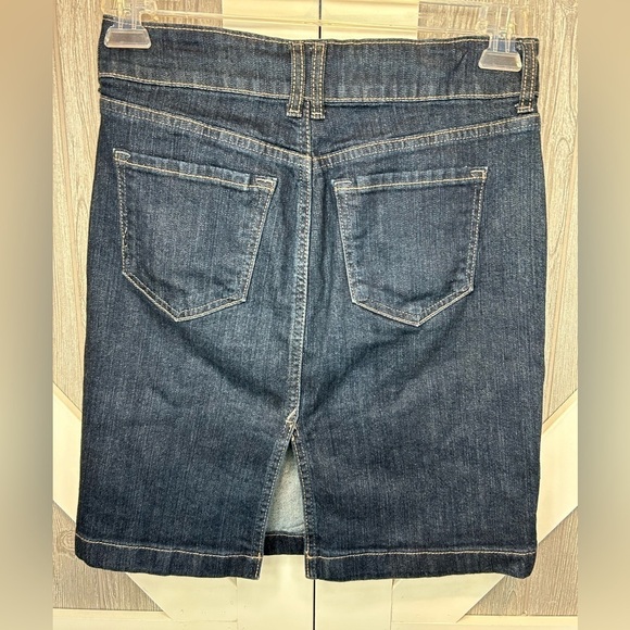 B056. Old Navy denim skirt Sz 2. - Picture 3 of 3